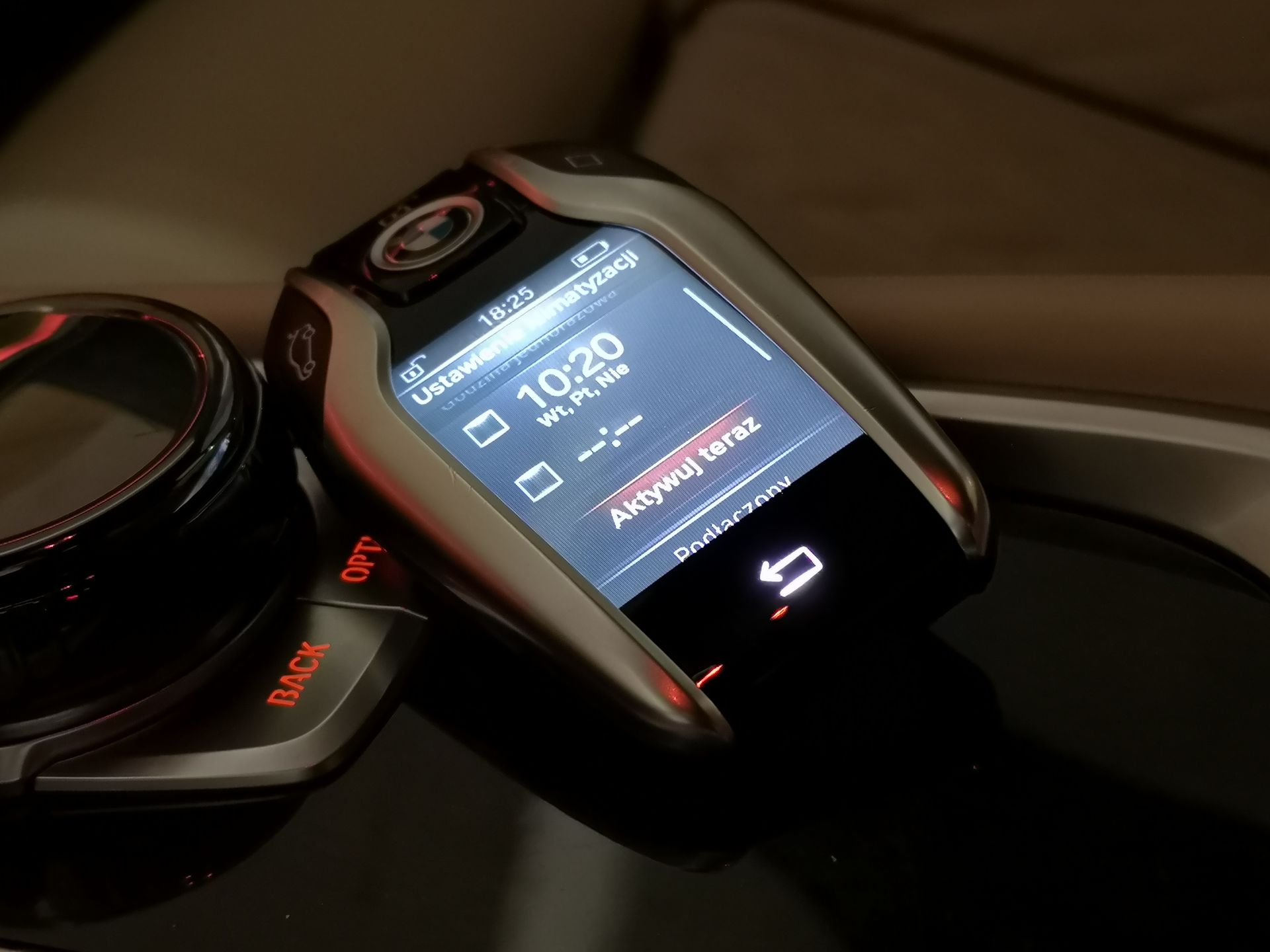 BMW 750i xDrive: Systemy wsparcia kierowcy, Night Vision, zdalne sterowanie i audio Bowers & Wilkins 37