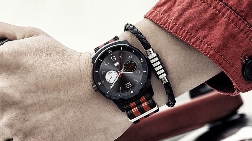 W skrócie: Android Wear ze wsparciem dla iPhone'ów i darmowy Windows 10 dla użytkowników pirackich wersji 1