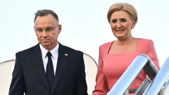 Andrzej Duda z małżonką odwiedzili Chiny. Agata Kornhauser-Duda zaprezentowała się w łososiowej sukience. Udana stylizacja? (ZDJĘCIA)