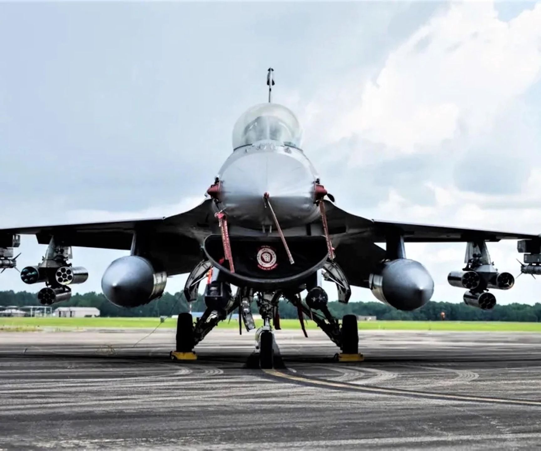 F-16 z pociskami APKWS