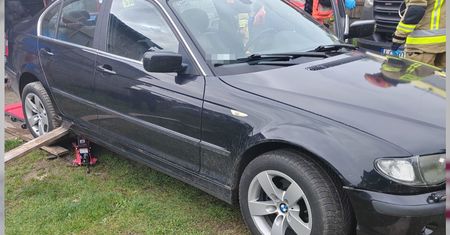 Przygniotło go bmw, które naprawiał. Lekarze walczą o jego życie