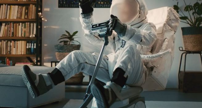 Orange w spocie Światłowodu kpi z reklam internetu światłowodowego w UPC (wideo)