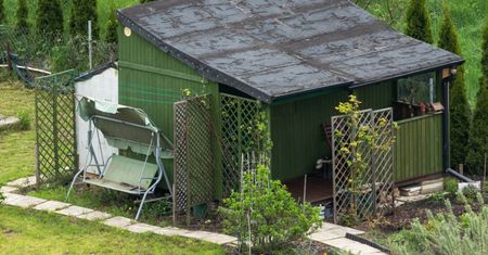 Czy można pić alkohol na działce? Jednoznaczny przepis
