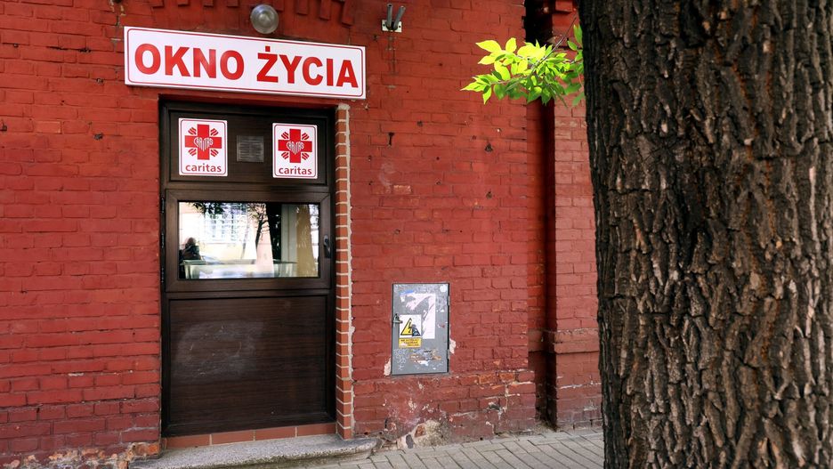 Do okna w Warszawie trafiła 6-letnia dziewczynka