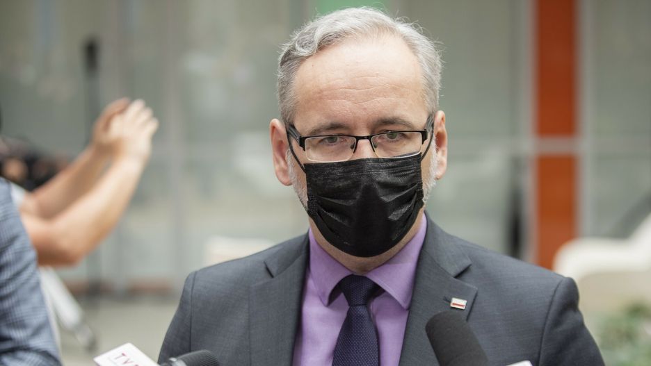 Wdarli się do bloku, w którym mieszka minister. Policja przekazała sprawę prokuraturze