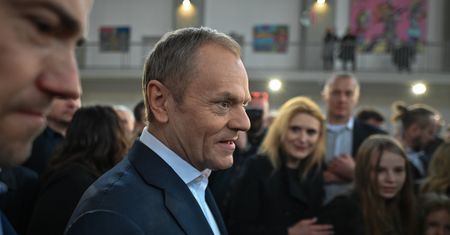 Tusk odpowiedział na krytykę Balcerowicza. Lider PO broni "babciowego"