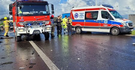 Koszmar na S6. Lekarze walczą o życie strażaka