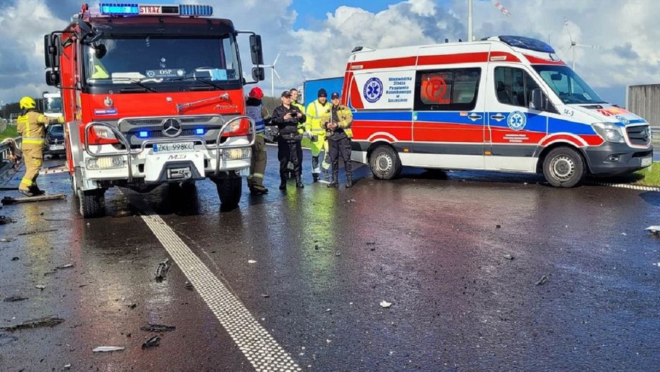 Chciał udzielić pomocy. Strażak walczy o życie