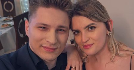 Uczestnik "The Voice of Poland" został ochrzczony w wieku 27 lat. Na matkę chrzestną wybrał... swoją żonę