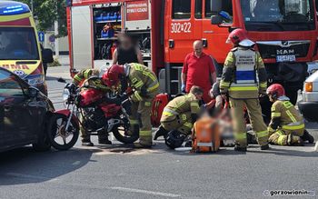 Wypadek w centrum Gorzowa. Zderzenie motocyklisty i osobówki