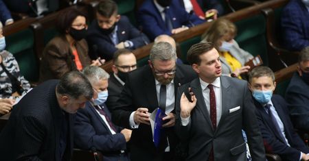 Gorąco w Sejmie. Posłowie Konfederacji wykluczeni z obrad