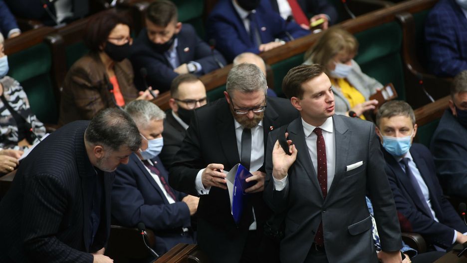 43. posiedzenie Sejmu IX kadencji30.11.2021 Warszawa Sejm 43. posiedzenie Sejmu IX kadencji   fot. Andrzej Iwanczuk/REPORTER
n/z: Grzegorz Braun, Artur Dziambor, Jakub KuleszaAndrzej Iwanczuk/REPORTER