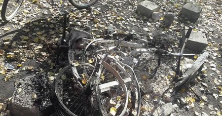 Lublin: Wandale spalili dwa rowery miejskie, trzeci stał obok zaparkowany