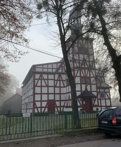 Nowe obostrzenia. Kto pierwszy, ten lepszy. Nie każdy wchodzi do kościoła