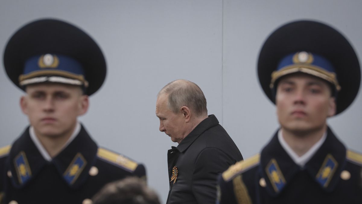 Russian President Vladimir Putin enters the Red Square to attend the Victory Day military parade in Moscow, Russia, 09 May 2022. Russia marks Victory Day,Â Nazi Germany's unconditional surrender in World War 2,Â with the annual parade in Moscow's Red Square on 09 May,Â after more than two months ofÂ attacks on Ukraine. EPA/MAXIM SHIPENKOV Dostawca: PAP/EPA.