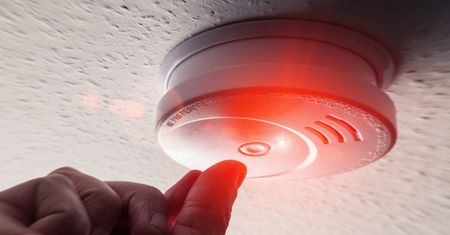 Inteligentny alarm, który pokaże strażakom drogę