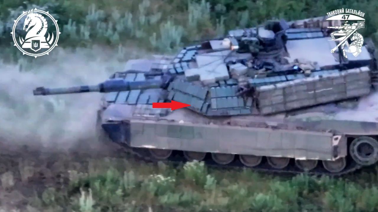 A Ukrainian M1A1-K1 Abrams tank during the shelling of Russians.