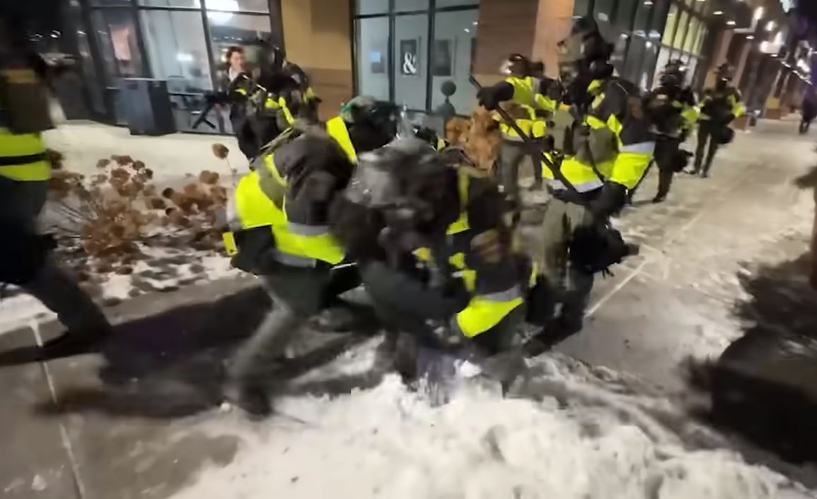 Meta blokuje linki. W tle burza po śmierci z rąk funkcjonariuszy ICE