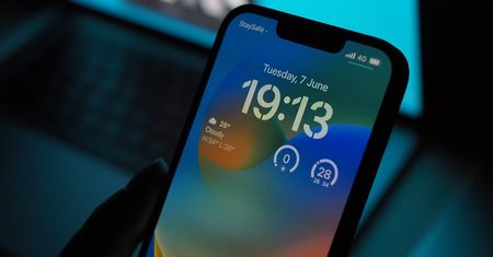 iOS 16 to dla Google'a okazja. Chce zalać twojego iPhone'a swoimi usługami