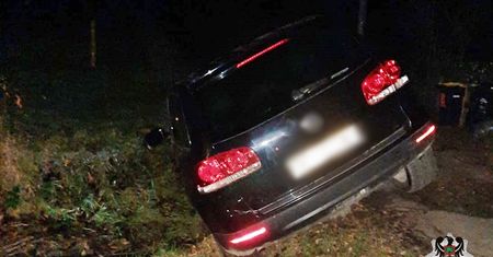Wałbrzych. Pijany kierowca wpadł do rowu. We krwi miał prawie dwa promile