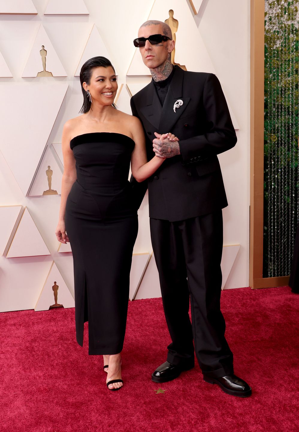 Oscary 2022. Kourtney Kardashian i Travis Barker migdalą się na ściance