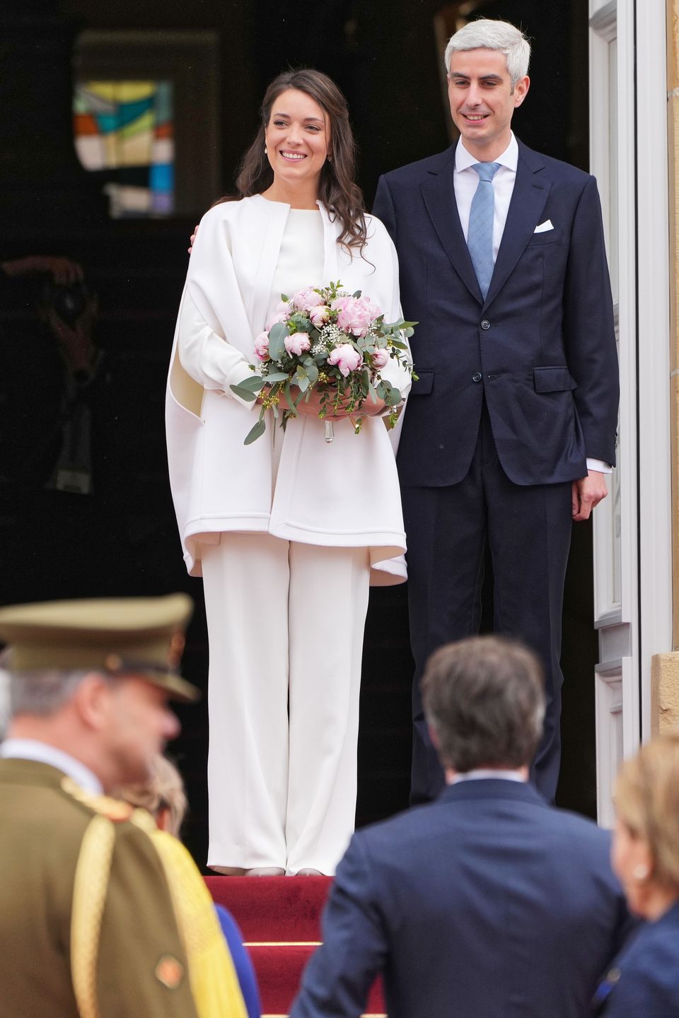 Księżniczka Aleksandra z bukietem z piwonii