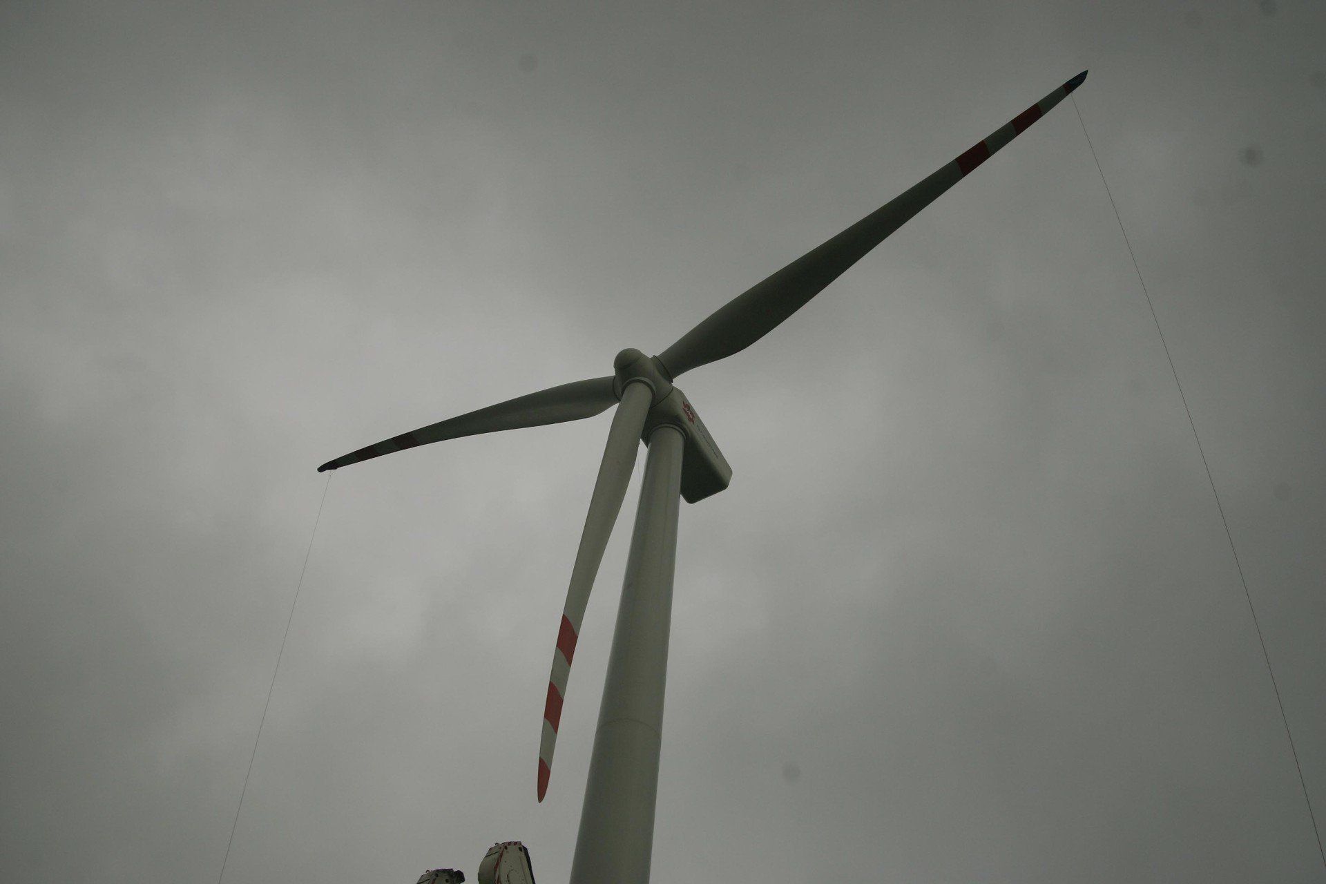 – Dziś około 40 proc. energii w Polsce pochodzi z odnawialnych źródeł, ale bez rozwiniętej infrastruktury nie zbudujemy stabilnego systemu energetycznego opartego na OZE – podkreśla Dąbrowski.