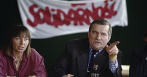 Polish trade unionist and politician Lech Walesa addresses a press conference at 'Solidarnosc' ('Solidarity') headquarters in Gdansk, Poland, 30th October 1989. After the fall of Communism, Walesa became Poland's first democratically elected president. (Photo by Peter Turnley/Corbis/VCG via Getty Images)