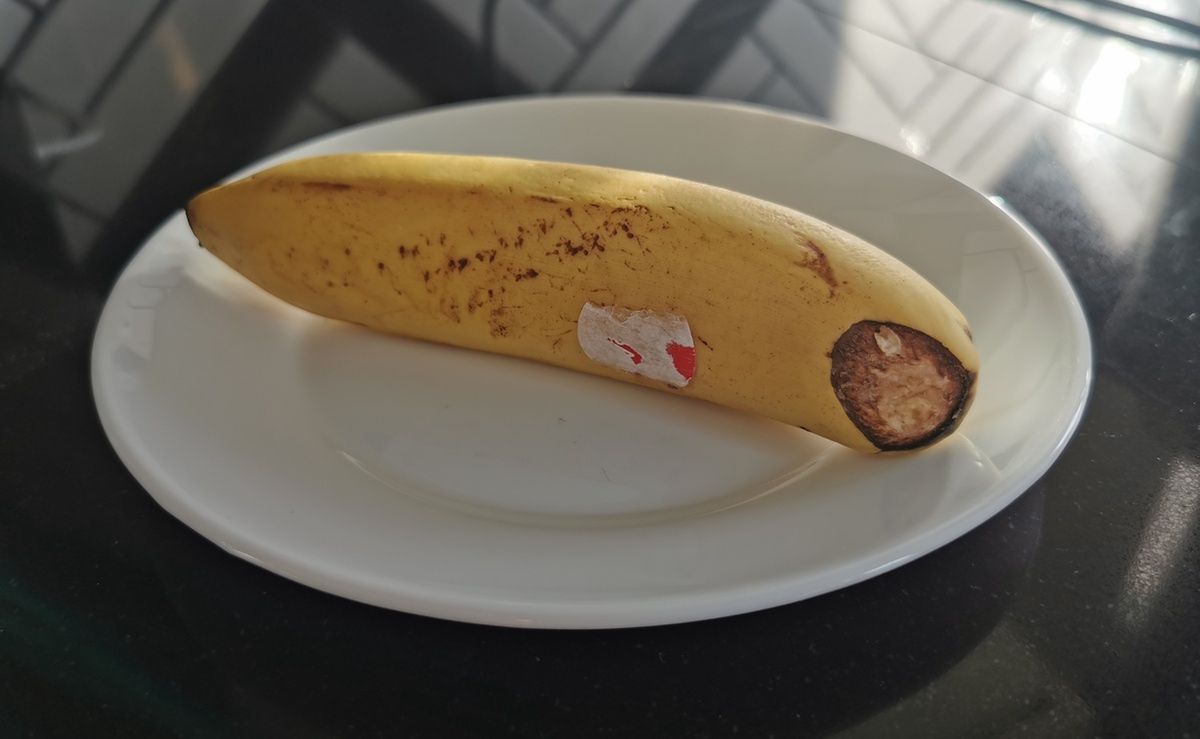 Jeść czy odcinać czarną końcówkę banana? Wyjaśniamy