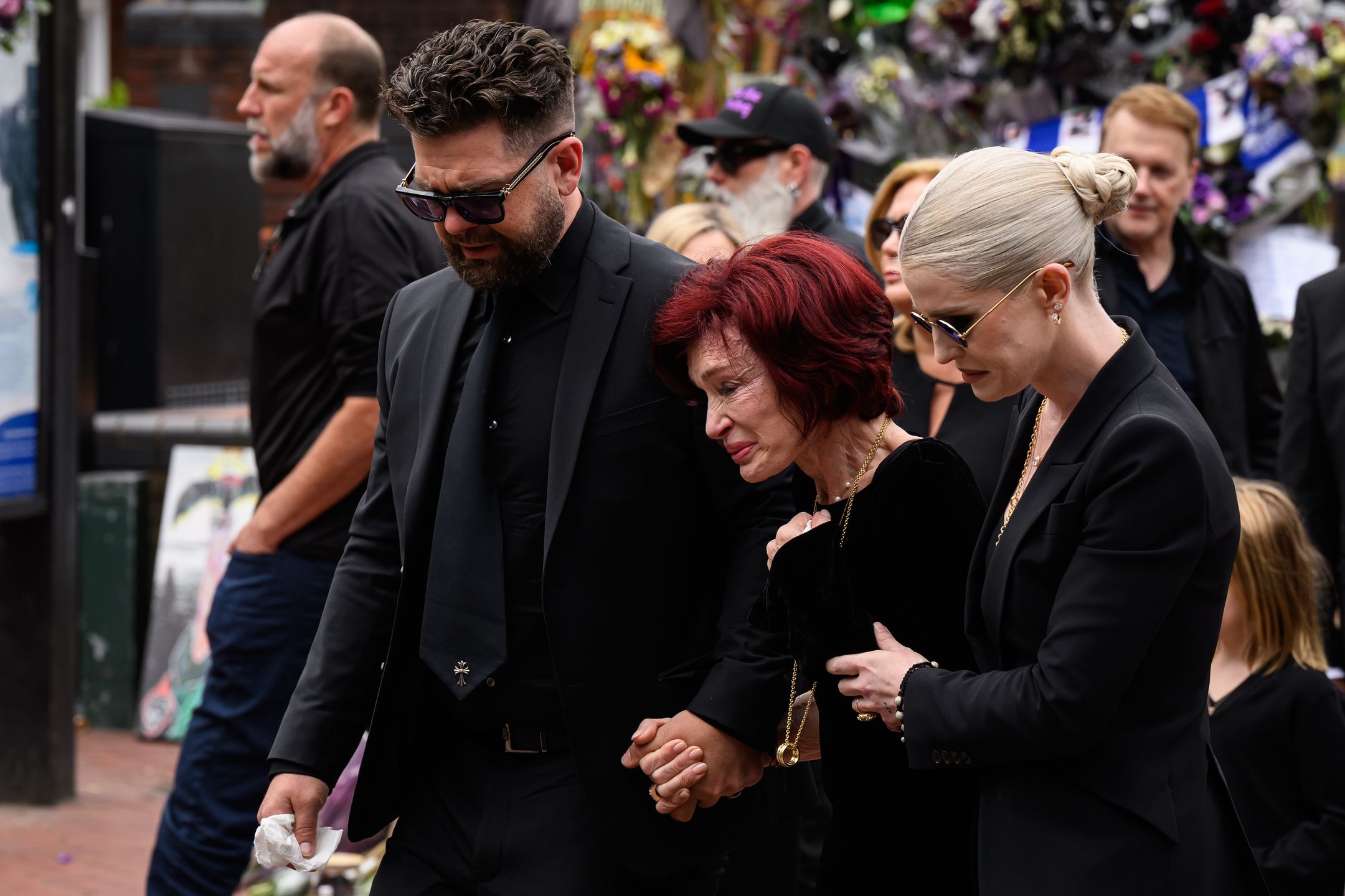 Żona i dzieci Ozzy'ego Osbourne'a podczas pogrzebu