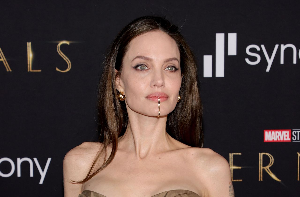 Angelina Jolie zabrała dzieci na premierę. Uwagę przykuwa kreacja córki