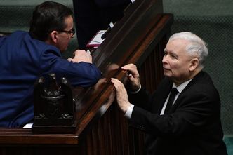 "Pachnie rokiem 2008". Były premier: koszt obsługi długu rośnie niebotycznie, sytuacja jest niedobra
