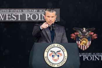 Napięcie wokół Kuby rośnie. Szef Pentagonu pojawił się w Guantanamo