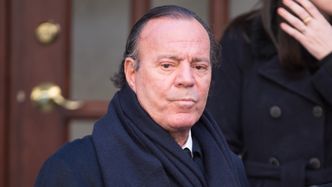 Julio Iglesias OSKARŻONY O NAPAŚĆ SEKSUALNĄ przez dwie pracownice. Kobiety mówią o przerażających szczegółach nadużyć w domu piosenkarza