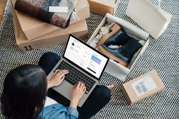 Zwrot zakupów online. Tak sklepy działają niezgodnie z prawem