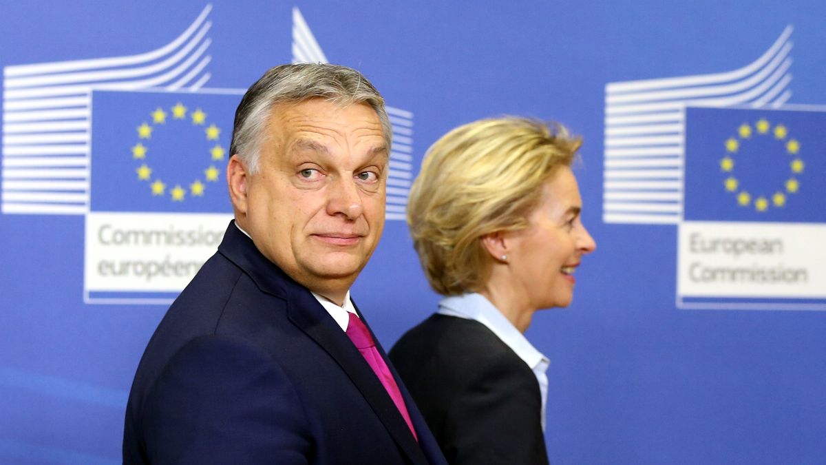 Premier Węgier Victor Orban (z lewej) i przewodnicząca Komisji Europejskiej Ursula von der Leyen