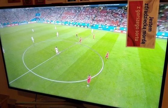 Dziennikarze kpią z akcji zasłaniania logo TVP przy transmisjach z piłkarskich mistrzostw świata