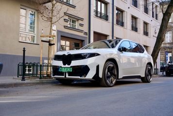 BMW iX3 pokazuje, jak powinna wyglądać jazda "elektrykiem"