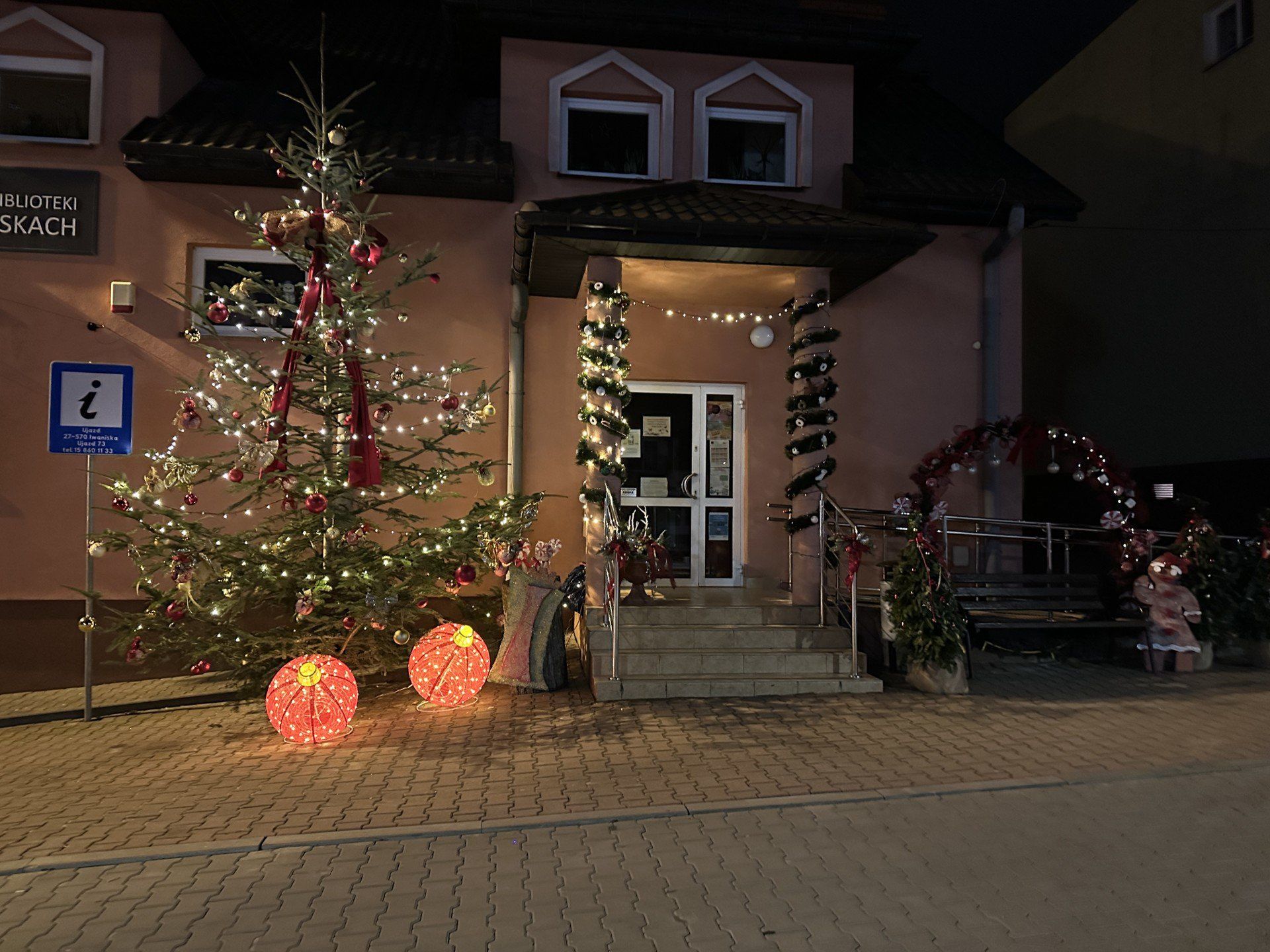 Budynek biblioteki również został przystrojone