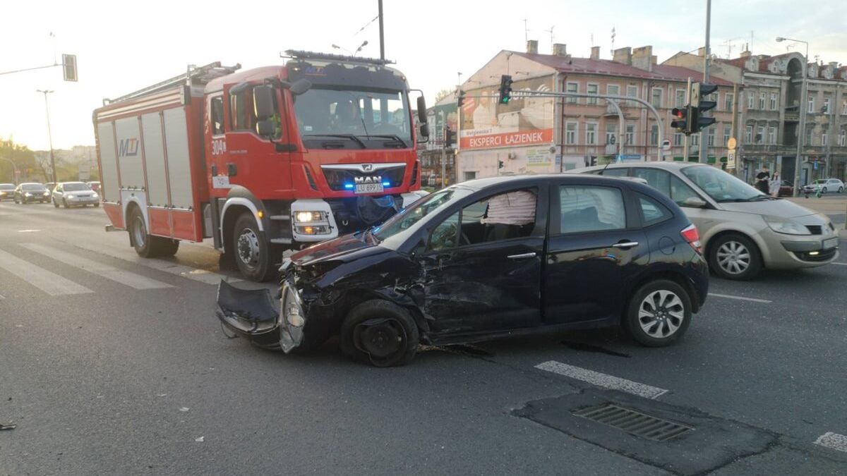 Zderzenie citroena z fordem na al. Tysiąclecia
