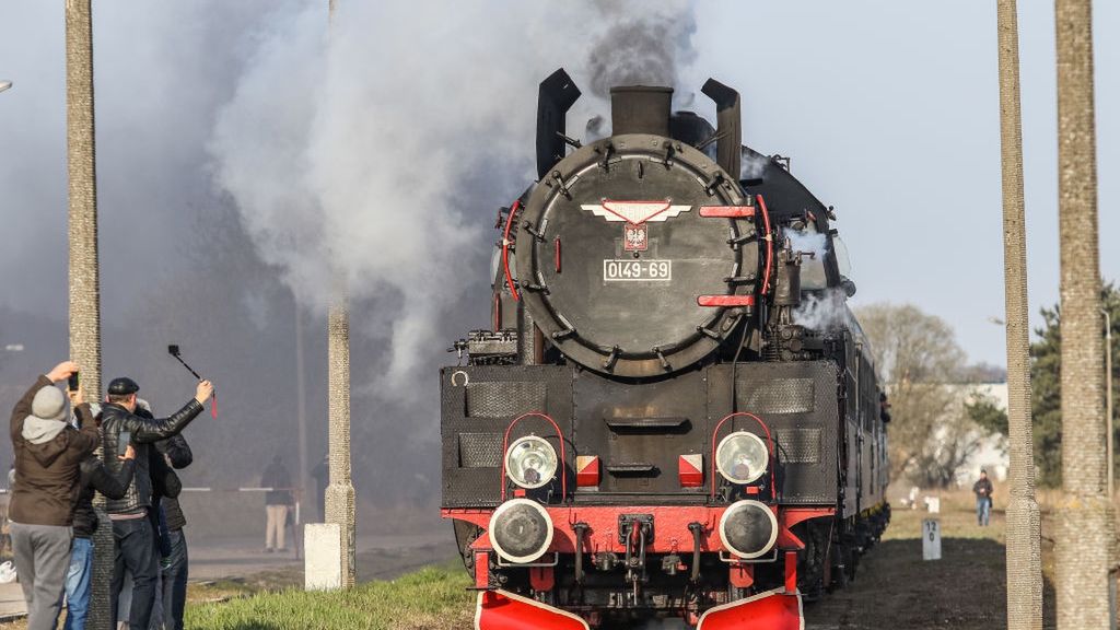 Na zdjęciu parowóz retro Ol49-69 podczas wyprawy do Gdańska zorganizowanej przez zajezdnię w Wolsztynie