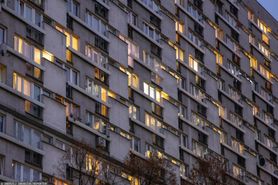 Lublin. Dziecko w nocy płakało na balkonie. Pijani rodzice spali obok