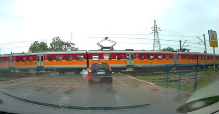 O krok od tragedii. Dróżnik nie zamknął rogatek