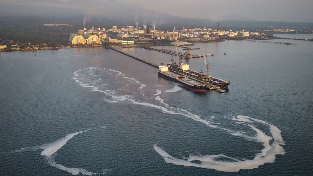 Chcą więcej ropy z Rosji. Proszą Trumpa o pozwolenie