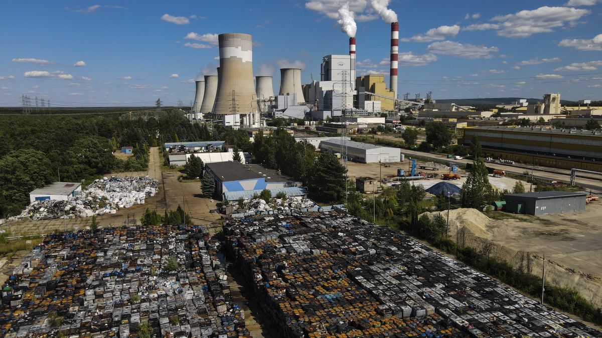Nielegalne składowisko toksycznych odpadów w Rogowcu.