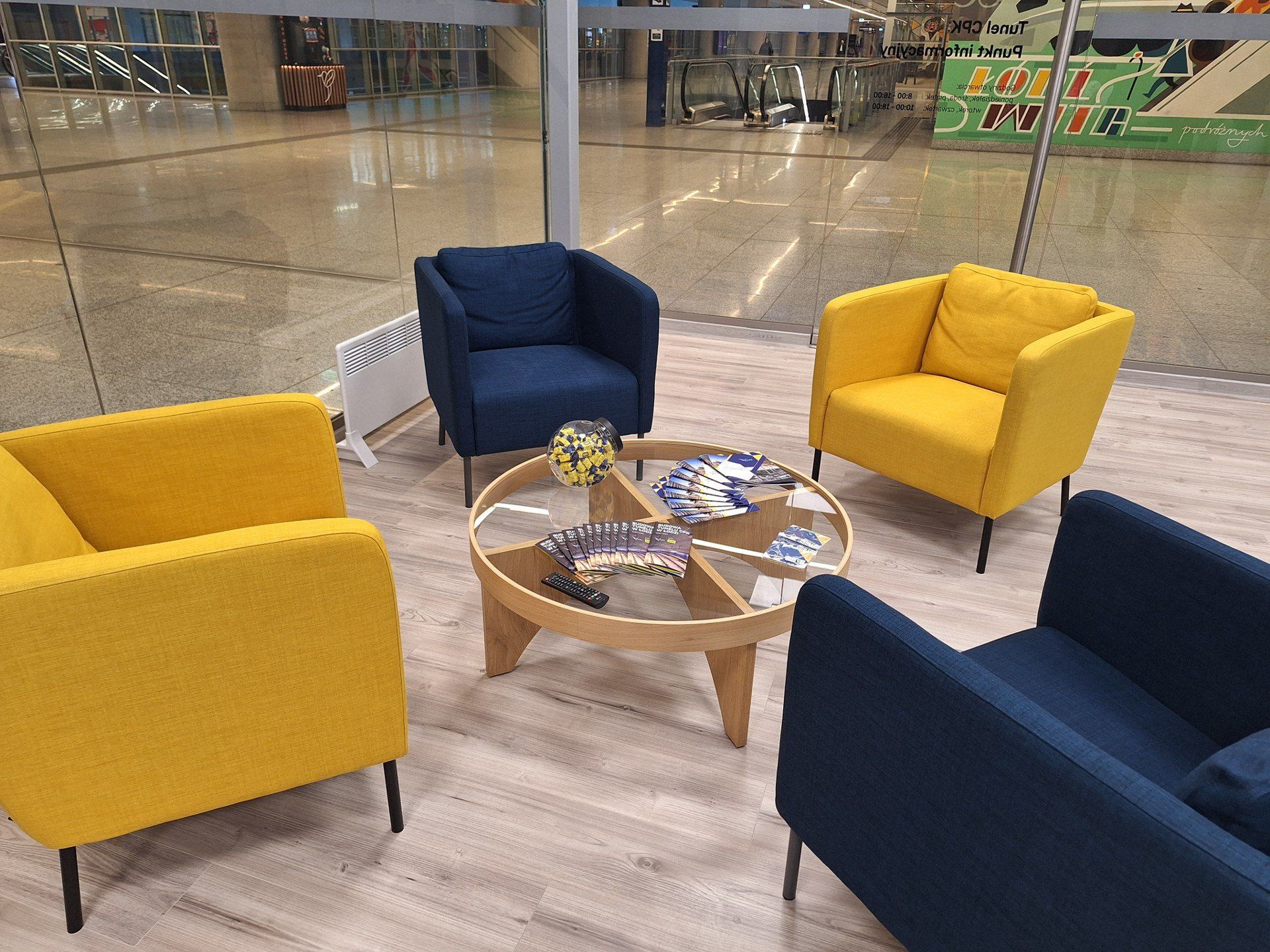 Nowy punkt informacyjny mieści się w hallu dworca Łódź Fabryczna od strony ul. Lindleya