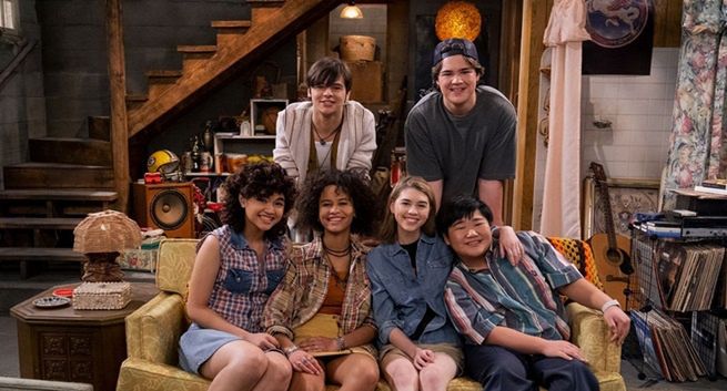 Kto ze starej obsady wróci w drugim sezonie „Różowych lat 90.”?