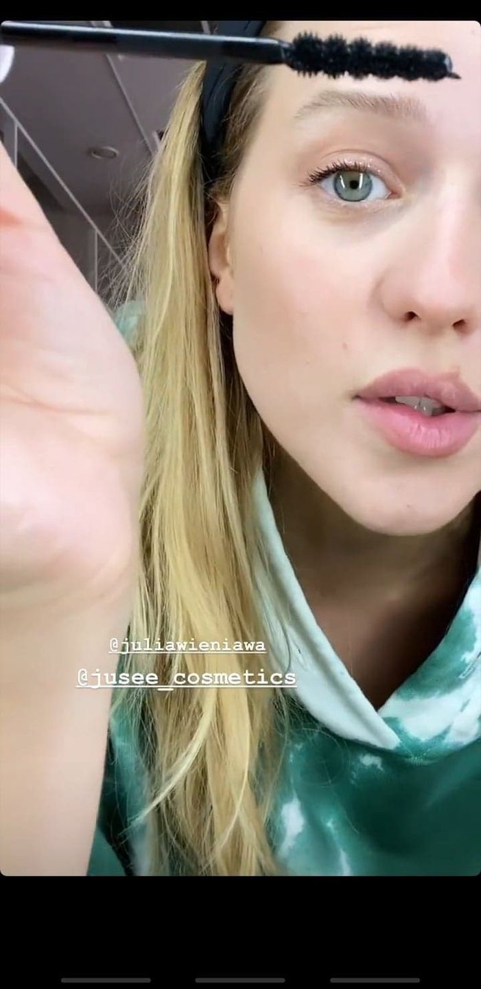 Jessica Mercedes testuje tusz do rzęs Julii Wieniawy