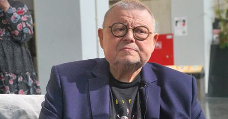 Wojciech Mann nadal zmaga się z problemami z poruszaniem. Został zauważony z balkonikiem