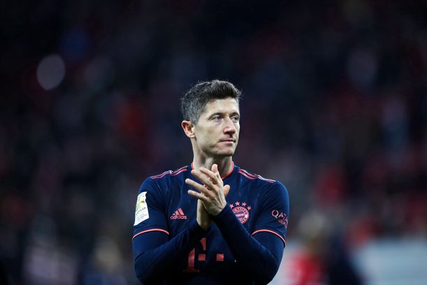 MAINZ, GERMANY - FEBRUARY 01: Robert Lewandowski of Muenchen reacts after the Bundesliga match between 1. FSV Mainz 05 and FC Bayern Muenchen at Opel Arena on February 01, 2020 in Mainz, Germany. (Photo by Alex Grimm/Bongarts/Getty Images)